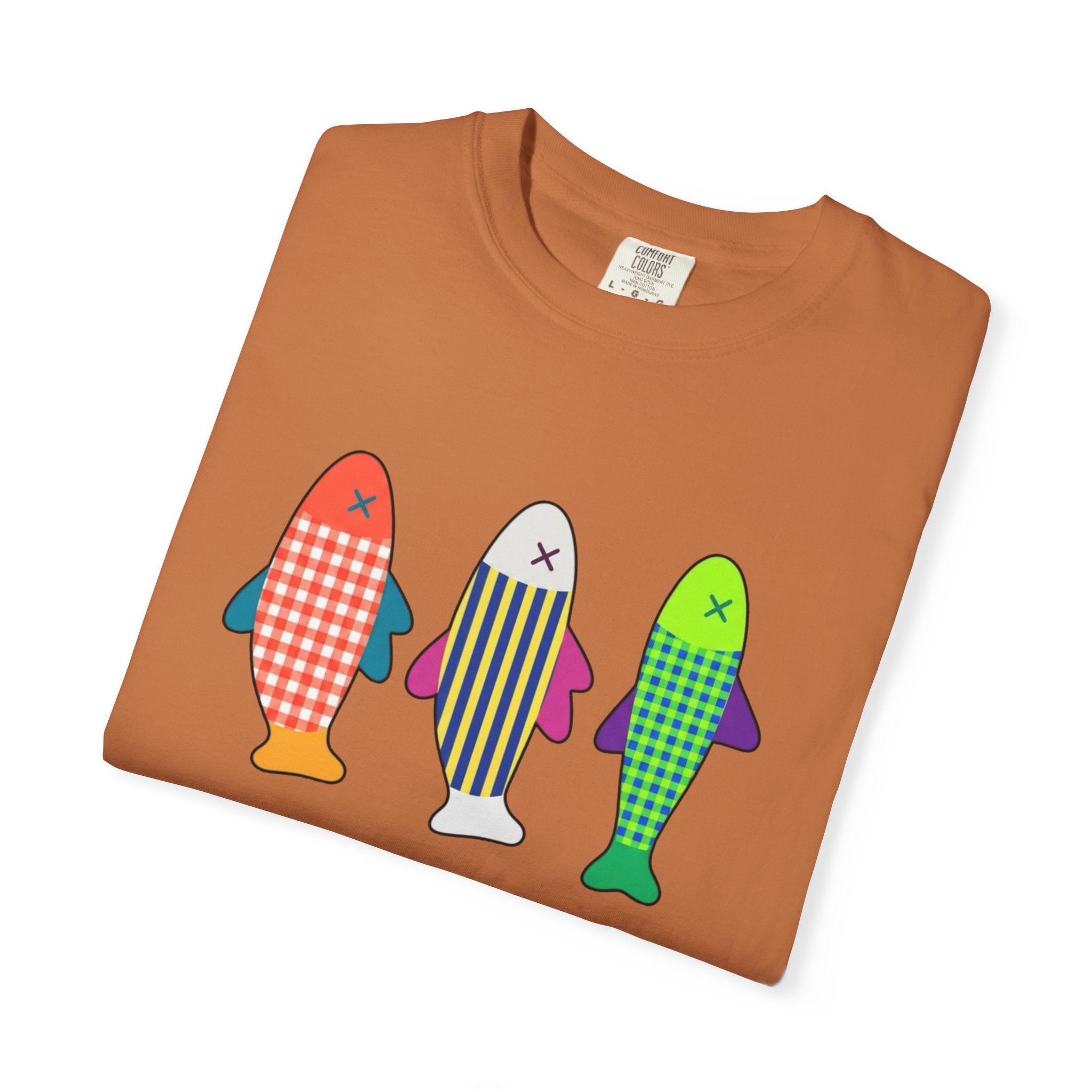 Comfort Colors® Retro Fish T-Shirt, Patchwork Quilted Fish Graphic Tee, Vintage Sardine Beach Shirt for Women